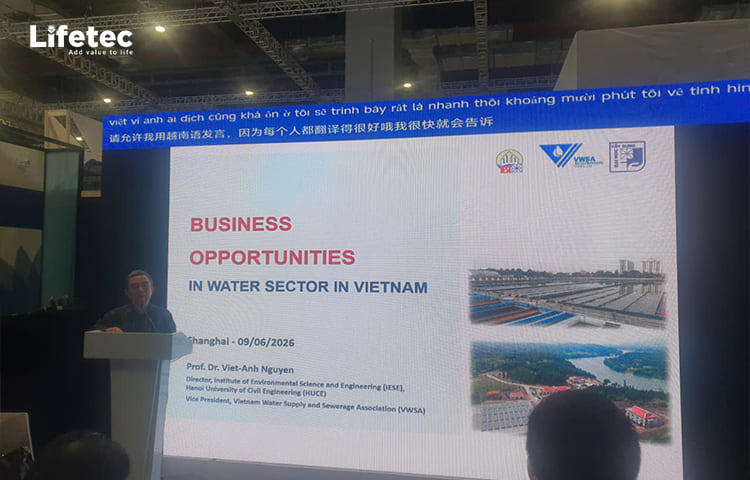 GS. TS. Nguyễn Việt Anh - Viện trưởng Viện Khoa học & Kỹ thuật Môi trường (Trường ĐH Xây Dựng Hà Nội) - Phó Chủ tịch Hiệp hội Cấp thoát nước Việt Nam (VWSA) đã có bài chia sẻ tại triển lãm