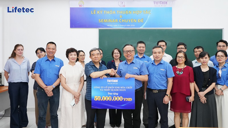 VietChem đã trao tặng gói tài trợ trị giá 50.000.000 đồng nhằm hỗ trợ các hoạt động của giảng viên, sinh viên ngành Cấp thoát nước